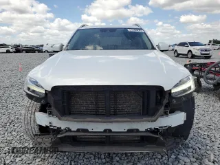 2018 Volvo XC90 Momentum z VIN YV4A22PK6J1216722, wystawiony jako Copart lot #51668285 z przebiegiem 69 136 mil mil oraz Szkoda całkowita • Salvage title. Historia ofert i sprzedaży dostępna na DreamBid. Obrazek 5.