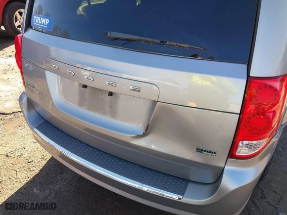 2013 Dodge Grand Caravan SXT with VIN 2C4RDGBG6DR670615, listed as a IAAI auction lot 41455367 with NaN miles. Bid and sale history available at carsss.com. Image 6.