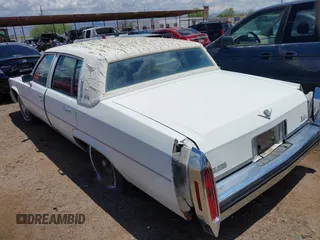 1984 Cadillac DeVille z VIN 1G6AM6989E9064371, wystawiony jako IAAI lot #42365461 z przebiegiem 42 401 mil mil oraz . Historia ofert i sprzedaży dostępna na DreamBid. Obrazek 3.