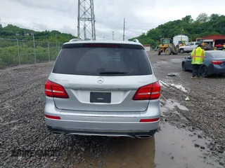 2018 Mercedes-Benz GLS 450 z VIN 4JGDF6EE1JB055629, wystawiony jako IAAI lot #42279679 z przebiegiem 61 447 mil mil oraz . Historia ofert i sprzedaży dostępna na DreamBid. Obrazek 16.