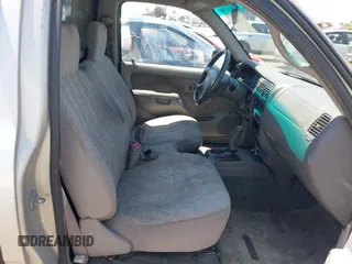 2001 Toyota Tacoma z VIN 5TENL42N11Z856292, wystawiony jako IAAI lot #42226178 z przebiegiem 333 577 mil mil oraz . Historia ofert i sprzedaży dostępna na DreamBid. Obrazek 5.