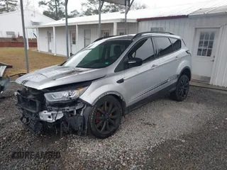 2018 Ford Escape SE z VIN 1FMCU9GD1JUB35184, wystawiony jako IAAI lot #41611285 z przebiegiem 142 267 mil mil oraz . Historia ofert i sprzedaży dostępna na DreamBid. Obrazek 20.