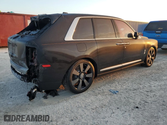 2023 Rolls-Royce Cullinan z VIN SLATV4C01PU217942, wystawiony jako Copart lot #78273314 z przebiegiem Nie podano mil oraz Szkody całkowita. Historia ofert i sprzedaży dostępna na DreamBid. Obrazek 3.