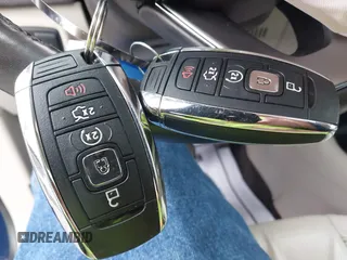 2018 Lincoln MKC Reserve z VIN 5LMCJ3D91JUL28728, wystawiony jako IAAI lot #42196869 z przebiegiem 60 541 mil mil oraz . Historia ofert i sprzedaży dostępna na DreamBid. Obrazek 11.
