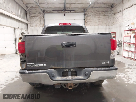 2011 Toyota Tundra z VIN 5TFDY5F15BX165995, wystawiony jako IAAI lot #41974036 z przebiegiem 278 309 mil mil oraz . Historia ofert i sprzedaży dostępna na DreamBid. Obrazek 16.