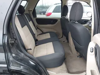 2007 Ford Escape XLT with VIN 1FMCU93107KA97933, listed as a IAAI auction lot 41507977 with 119,841 mi miles. Bid and sale history available at carsss.com. Image 8.