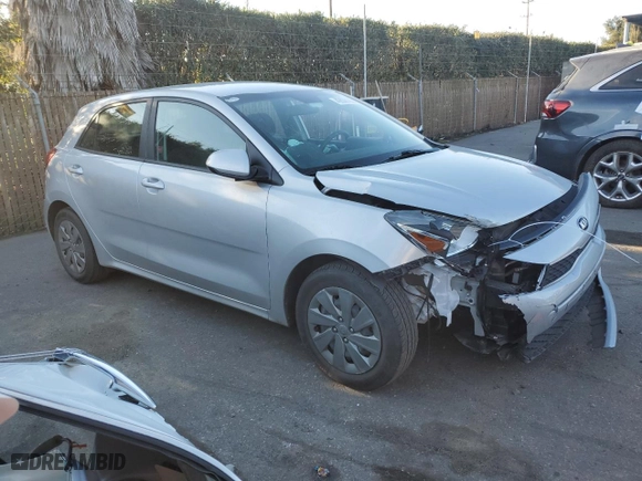2020 Kia Rio 5-Door S with VIN 3KPA25AD7LE333224, listed as a Copart auction lot 42838165 with 30,841 mi miles and Salvage Title. Bid and sale history available at carsss.com. Image 4.