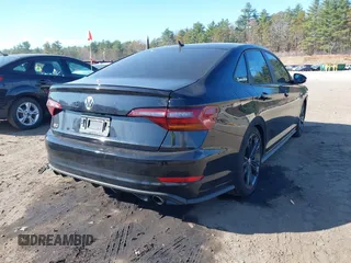 2019 Volkswagen Jetta GLI S z VIN 3VW5T7BU1KM156888, wystawiony jako IAAI lot #40778065 z przebiegiem 97 114 mil mil oraz . Historia ofert i sprzedaży dostępna na DreamBid. Obrazek 4.