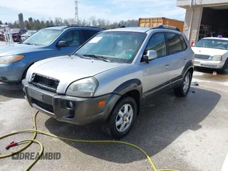 2005 Hyundai Tucson GLS with VIN KM8JN12D45U072567, listed as a IAAI auction lot 42002128 with 121,839 mi miles. Bid and sale history available at carsss.com. Image 2.