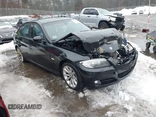 2011 BMW 3 Series 328i xDrive z VIN WBAPK5G50BNN30740, wystawiony jako IAAI lot #41680514 z przebiegiem 117 566 mil mil oraz . Historia ofert i sprzedaży dostępna na DreamBid. Obrazek 1.