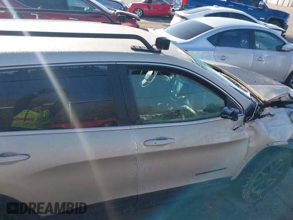 2015 Jeep Cherokee Latitude with VIN 1C4PJMCS4FW578401, listed as a IAAI auction lot 41014082 with 127,465 mi miles. Bid and sale history available at carsss.com. Image 13.