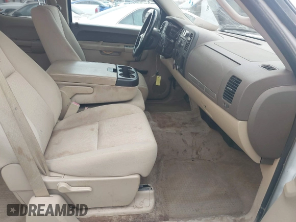 2013 Chevrolet Silverado 1500 LT with VIN 1GCRKSE76DZ404277, listed as a IAAI auction lot 41737878 with 204,921 mi miles and . Bid and sale history available at DreamBid. Image 5.