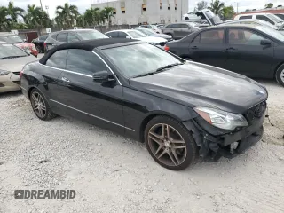 2015 Mercedes-Benz E 400 with VIN WDDKK6FF4FF304607, listed as a Copart auction lot 80517184 with 111,537 mi miles and Salvage title. Bid and sale history available at DreamBid. Image 4.