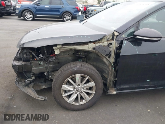 2019 Volkswagen Golf SportWagen S with VIN 3VWY57AU2KM516226, listed as a IAAI auction lot 41674518 with 60,806 mi miles. Bid and sale history available at carsss.com. Image 6.