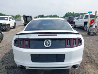 2014 Ford Mustang V6 с VIN 1ZVBP8AM2E5318701, выставлен на аукционе IAAI как лот 42265557 с пробегом 97 870 миль миль и . История ставок и продаж доступна на DreamBid. Изображение 17.