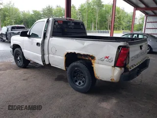 2005 Chevrolet Silverado 1500 LS z VIN 1GCEK14VX5Z305858, wystawiony jako IAAI lot #42437775 z przebiegiem 134 477 mil mil oraz . Historia ofert i sprzedaży dostępna na DreamBid. Obrazek 3.