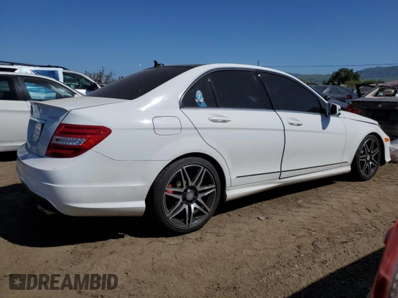 2013 Mercedes-Benz C 300 Sport с VIN WDDGF8AB8DR257135, выставлен на аукционе Copart как лот 52986075 с пробегом 90 884 миль миль и Списание • Salvage title. История ставок и продаж доступна на DreamBid. Изображение 3.