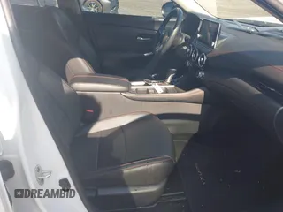 2024 Nissan Sentra SR z VIN 3N1AB8DV2RY352442, wystawiony jako IAAI lot #42473598 z przebiegiem 22 014 mil mil oraz . Historia ofert i sprzedaży dostępna na DreamBid. Obrazek 5.