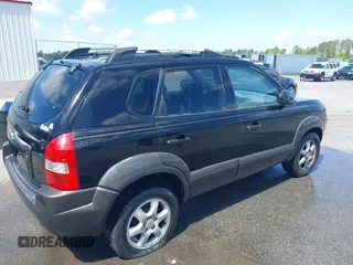 2005 Hyundai Tucson GLS with VIN KM8JN72D65U102543, listed as a IAAI auction lot 41978994 with 147,688 mi miles. Bid and sale history available at carsss.com. Image 4.