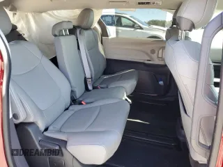 2022 Toyota Sienna XLE with VIN 5TDYRKEC8NS130037, listed as a Copart auction lot 85440074 with 31,357 mi miles and Salvage Title. Bid and sale history available at carsss.com. Image 12.