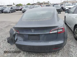 2023 Tesla Model 3 z VIN 5YJ3E1EAXPF403095, wystawiony jako IAAI lot #42151764 z przebiegiem 17 872 mil mil oraz . Historia ofert i sprzedaży dostępna na DreamBid. Obrazek 16.