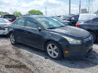 2014 Chevrolet Cruze 2LT z VIN 1G1PE5SB6E7373529, wystawiony jako IAAI lot #42165686 z przebiegiem 146 803 mil mil oraz . Historia ofert i sprzedaży dostępna na DreamBid. Obrazek 1.
