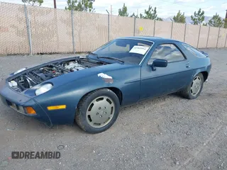 1982 Porsche 928 z VIN WP0JA0926CS821506, wystawiony jako IAAI lot #41903954 z przebiegiem 64 814 mil mil oraz . Historia ofert i sprzedaży dostępna na DreamBid. Obrazek 2.