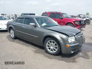 2008 Chrysler 300 C Hemi z VIN 2C3KA63H98H281799, wystawiony jako IAAI lot #42247130 z przebiegiem 250 338 mil mil oraz . Historia ofert i sprzedaży dostępna na DreamBid. Obrazek 1.