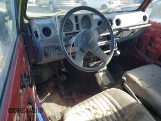 1986 Suzuki Samurai z VIN JS4JC51C8G4114216, wystawiony jako Copart lot #46191465 z przebiegiem 67 177 mil mil oraz Tytuł czysty. Historia ofert i sprzedaży dostępna na DreamBid. Obrazek 8.