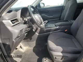 2021 Toyota Highlander L z VIN 5TDBZRBH8MS137793, wystawiony jako Copart lot #48975855 z przebiegiem 68 489 mil mil oraz Szkoda całkowita • Salvage title. Historia ofert i sprzedaży dostępna na DreamBid. Obrazek 7.