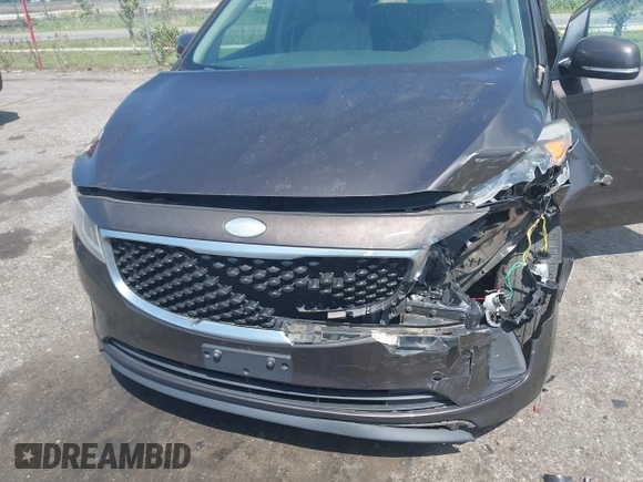 2017 Kia Sedona LX with VIN KNDMB5C15H6225200, listed as a IAAI auction lot 41929710 with 144,461 mi miles. Bid and sale history available at carsss.com. Image 6.