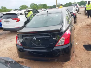 2019 Nissan Versa SV z VIN 3N1CN7AP4KL820481, wystawiony jako IAAI lot #42033570 z przebiegiem 106 678 mil mil oraz . Historia ofert i sprzedaży dostępna na DreamBid. Obrazek 16.