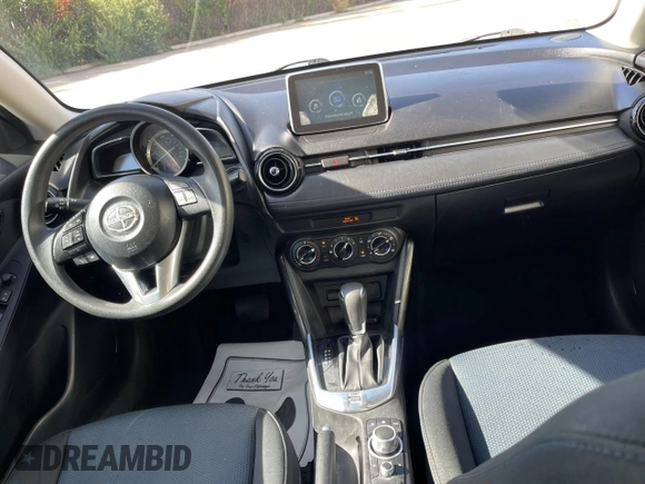 2016 Scion iA z VIN 3MYDLBZV1GY131376, wystawiony jako Copart lot #58874725 z przebiegiem 113 080 mil mil oraz Czysty tytuł • Clean title. Historia ofert i sprzedaży dostępna na DreamBid. Obrazek 9.