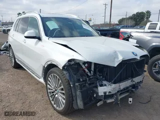 2019 BMW X7 xDrive40i with VIN 5UXCW2C58KL082400, listed as a IAAI auction lot 41502693 with 47,224 mi miles. Bid and sale history available at carsss.com. Image 1.
