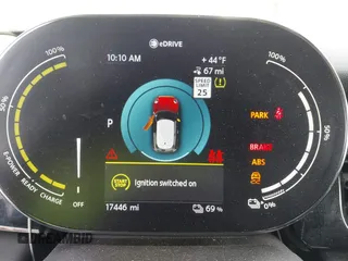 2022 MINI Hardtop Cooper SE z VIN WMW13DJ01N2P85767, wystawiony jako IAAI lot #41921346 z przebiegiem 17 446 mil mil oraz . Historia ofert i sprzedaży dostępna na DreamBid. Obrazek 18.