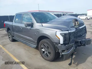 2023 Ford F-150 Lightning Pro z VIN 1FT6W1EVXPWG49668, wystawiony jako IAAI lot #42269881 z przebiegiem 15 012 mil mil oraz . Historia ofert i sprzedaży dostępna na DreamBid. Obrazek 1.