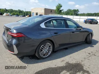 2024 BMW 5 Series 530i xDrive with VIN WBA53FJ03RCS08462, listed as a Copart auction lot 62658145 with 32,323 mi miles and Clean title. Bid and sale history available at DreamBid. Image 3.