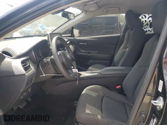2020 Toyota C-HR LE z VIN NMTKHMBX6LR115284, wystawiony jako Copart lot #55139135 z przebiegiem 25 127 mil mil oraz Szkoda całkowita • Salvage title. Historia ofert i sprzedaży dostępna na DreamBid. Obrazek 7.