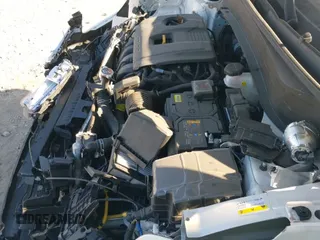 2024 Kia Seltos S z VIN KNDEU2AA9R7553361, wystawiony jako IAAI lot #41284855 z przebiegiem 21 555 mil mil oraz . Historia ofert i sprzedaży dostępna na DreamBid. Obrazek 19.