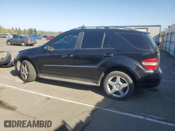 2008 Mercedes-Benz M 550 z VIN 4JGBB72E98A408602, wystawiony jako Copart lot #53737675 z przebiegiem 209 796 mil mil oraz Szkoda całkowita • Salvage title. Historia ofert i sprzedaży dostępna na DreamBid. Obrazek 2.