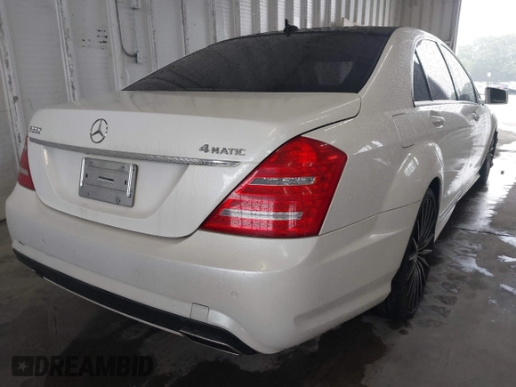 2010 Mercedes-Benz S 550 z VIN WDDNG8GB1AA352707, wystawiony jako IAAI lot #42362577 z przebiegiem 201 878 mil mil oraz . Historia ofert i sprzedaży dostępna na DreamBid. Obrazek 4.