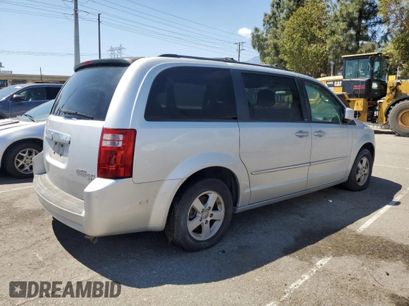 2010 Dodge Grand Caravan SXT z VIN 2D4RN5D13AR331626, wystawiony jako Copart lot #55522315 z przebiegiem 170 202 mil mil oraz Czysty tytuł • Clean title. Historia ofert i sprzedaży dostępna na DreamBid. Obrazek 3.