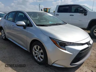 2025 Toyota Corolla LE z VIN 5YFB4MDE8SP250461, wystawiony jako IAAI lot #42423790 z przebiegiem 6 578 mil mil oraz . Historia ofert i sprzedaży dostępna na DreamBid. Obrazek 1.