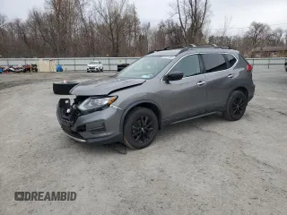 2017 Nissan Rogue SV z VIN 5N1AT2MV1HC823085, wystawiony jako Copart lot #52201435 z przebiegiem 123 451 mil mil oraz Szkoda całkowita • Salvage title. Historia ofert i sprzedaży dostępna na DreamBid. Obrazek 1.