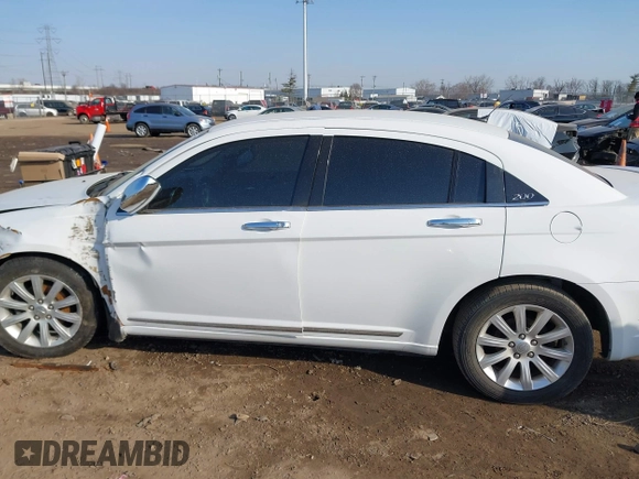 2013 Chrysler 200 Limited with VIN 1C3CCBCG9DN504407, listed as a IAAI auction lot 41790307 with 152,461 mi miles. Bid and sale history available at carsss.com. Image 14.