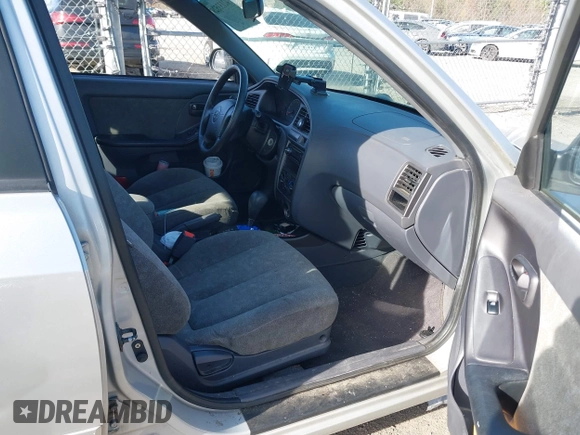 2003 Hyundai Elantra GLS z VIN KMHDN45D23U700908, wystawiony jako IAAI lot #42133529 z przebiegiem 100 955 mil mil oraz . Historia ofert i sprzedaży dostępna na DreamBid. Obrazek 5.