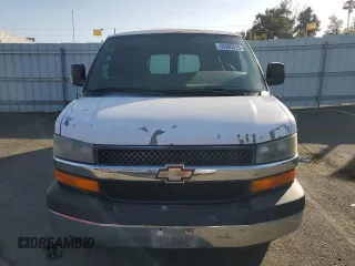 2005 Chevrolet Express Passenger z VIN 1GNFG15T051173153, wystawiony jako Copart lot #55385315 z przebiegiem 221 174 mil mil oraz Czysty tytuł • Clean title. Historia ofert i sprzedaży dostępna na DreamBid. Obrazek 5.