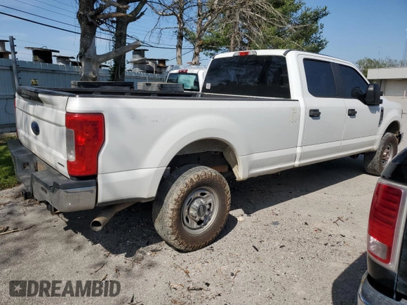 2018 Ford F-250 XL z VIN 1FT7W2B62JED06356, wystawiony jako Copart lot #49495945 z przebiegiem 159 794 mil mil oraz Czysty tytuł • Clean title. Historia ofert i sprzedaży dostępna na DreamBid. Obrazek 3.
