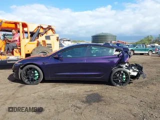 2020 Tesla Model 3 Standard Range Plus z VIN 5YJ3E1EA9LF599332, wystawiony jako IAAI lot #41563213 z przebiegiem Nie podano mil oraz . Historia ofert i sprzedaży dostępna na DreamBid. Obrazek 13.