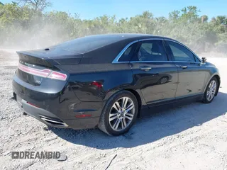 2013 Lincoln MKZ Hybrid z VIN 3LN6L2LU8DR821781, wystawiony jako IAAI lot #41892507 z przebiegiem 95 600 mil mil oraz . Historia ofert i sprzedaży dostępna na DreamBid. Obrazek 4.